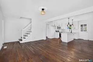 11 Stratfield Pl, Bridgeport, CT 06606 - Photo 10