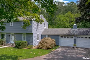 85 Oakcliff Rd, Middletown, CT 06457 - Photo 2