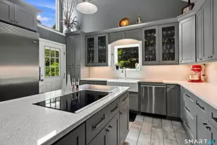 71 Blackberry Dr, Stamford, CT 06903 - Photo 8