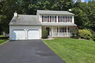15 Sparrow Ct, Montville, CT 06370 - Photo 1