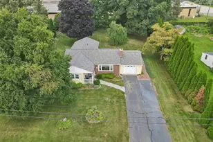 11 Castle View Dr, Chester, CT 06412 - Photo 2