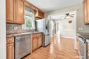 410 W Rutland Rd, Milford, CT 06461 - Photo 16