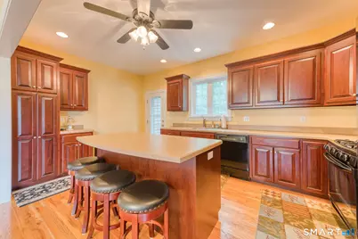 9 Chapman Chase #9, Windsor Locks, CT 06096 - Photo 4