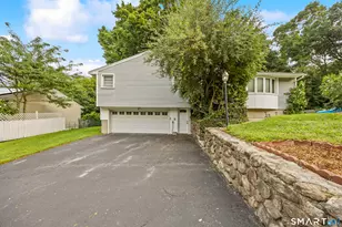 123 Windy Dr, Waterbury, CT 06705 - Photo 1
