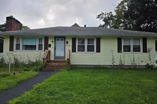 28 Daggett St, Plainfield, CT 06354 - Photo 1