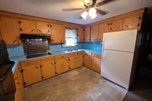 28 Daggett St, Plainfield, CT 06354 - Photo 2