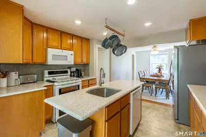 21 Overland Street, Manchester, CT 06040 - Photo 4