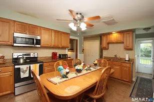 1125 Lindley St, Bridgeport, CT 06606 - Photo 12