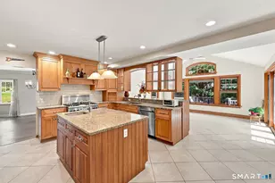 570 Burr St, Fairfield, CT 06824 - Photo 18