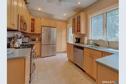 1164 Ocean Avenue, New London, CT 06320 - Photo 10