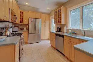 1164 Ocean Ave, New London, CT 06320 - Photo 10