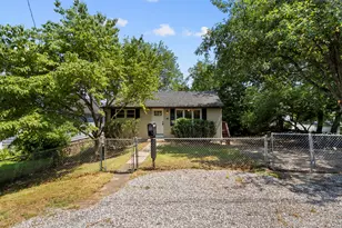 47 Hungerford Ave, Waterbury, CT 06705 - Photo 2