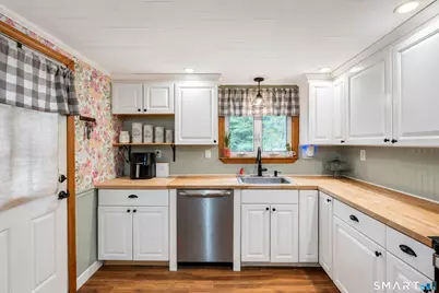 24 Bailey Avenue, Wallingford, CT 06492 - Photo 6