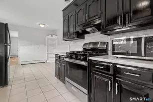 115 Forestview Rd, Bridgeport, CT 06606 - Photo 14