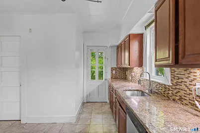 31 Smith Street, West Haven, CT 06516 - Photo 4