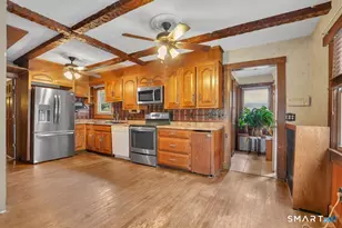 318 Middle Tpke E, Manchester, CT 06040 - Photo 10
