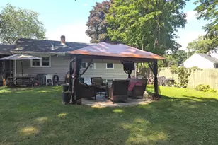 38 Pine St, Norwich, CT 06360 - Photo 2