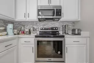 2900 Dover Ct, Windsor, CT 06095 - Photo 6