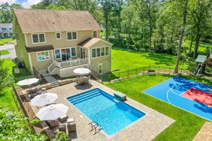 47 Summit Ridge Rd, Stamford, CT 06902 - Photo 2