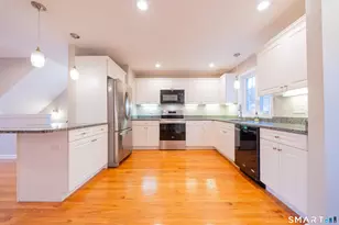 9 Englewood Ave, West Hartford, CT 06110 - Photo 8