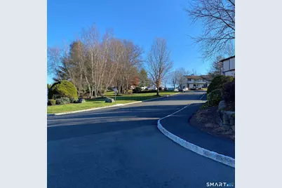 27 Crows Nest Lane #7M, Danbury, CT 06810 - Photo 2