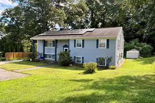 32 Pollys Ln, Montville, CT 06382 - Photo 2