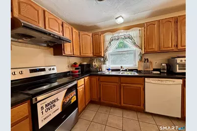 32 Pollys Lane, Montville, CT 06382 - Photo 10