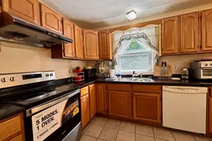 32 Pollys Ln, Montville, CT 06382 - Photo 10