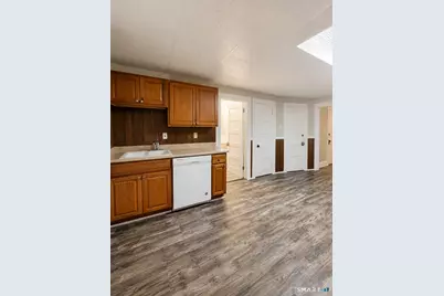 34 West Center Street #2E, Manchester, CT 06040 - Photo 2