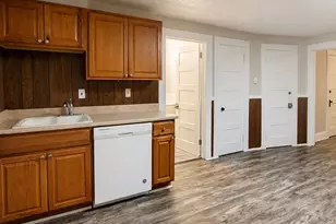 34 W Center St, Manchester, CT 06040 - Photo 2