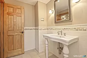 154 Benz St, Ansonia, CT 06401 - Photo 20