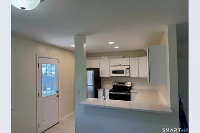 855 Black Rock Turnpike #4, Fairfield, CT 06824 - Photo 4