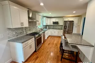 500 Wolcott Ln, Orange, CT 06477 - Photo 10