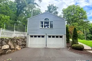 500 Wolcott Ln, Orange, CT 06477 - Photo 4
