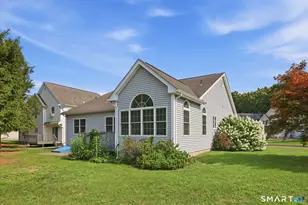 21 Merrigan Ln, Windsor Locks, CT 06096 - Photo 4