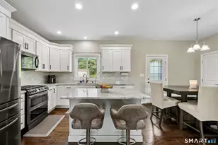 17 Seaview Ter, Waterford, CT 06385 - Photo 6