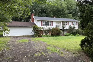 9 Pleasant Dr, North Haven, CT 06473 - Photo 2