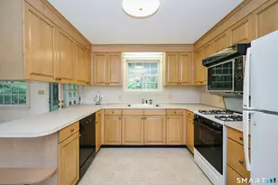 162 Roslyn Dr, New Britain, CT 06052 - Photo 10