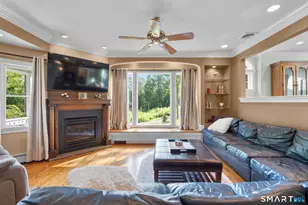 22 Buckskin Ln, Oxford, CT 06478 - Photo 4