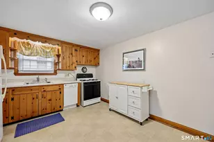24 Bretton Rd, West Hartford, CT 06119 - Photo 6