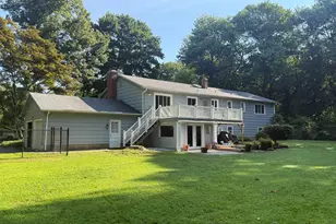 14 Watrous Ln, Woodbridge, CT 06525 - Photo 4