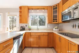 14 Watrous Ln, Woodbridge, CT 06525 - Photo 16