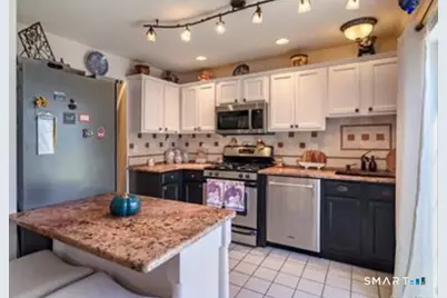 11 Mannions Lane #10, Danbury, CT 06810 - Photo 6
