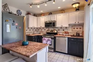11 Mannions Ln, Danbury, CT 06810 - Photo 6