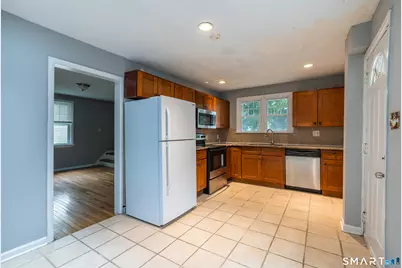 166 Earl Avenue, Bridgeport, CT 06606 - Photo 6