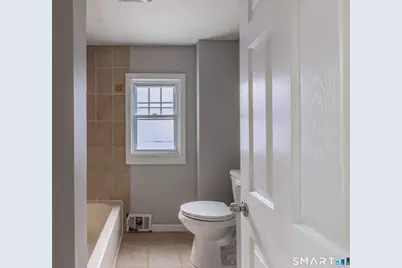 166 Earl Avenue, Bridgeport, CT 06606 - Photo 12