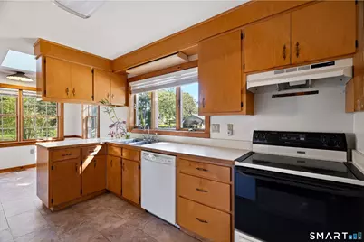 95 Parkway South, New London, CT 06320 - Photo 4