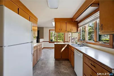 95 Parkway South, New London, CT 06320 - Photo 6