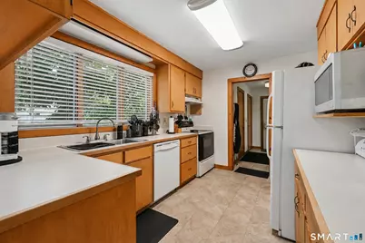 95 Parkway South, New London, CT 06320 - Photo 6
