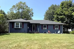 39 Grove St, Wallingford, CT 06492 - Photo 2